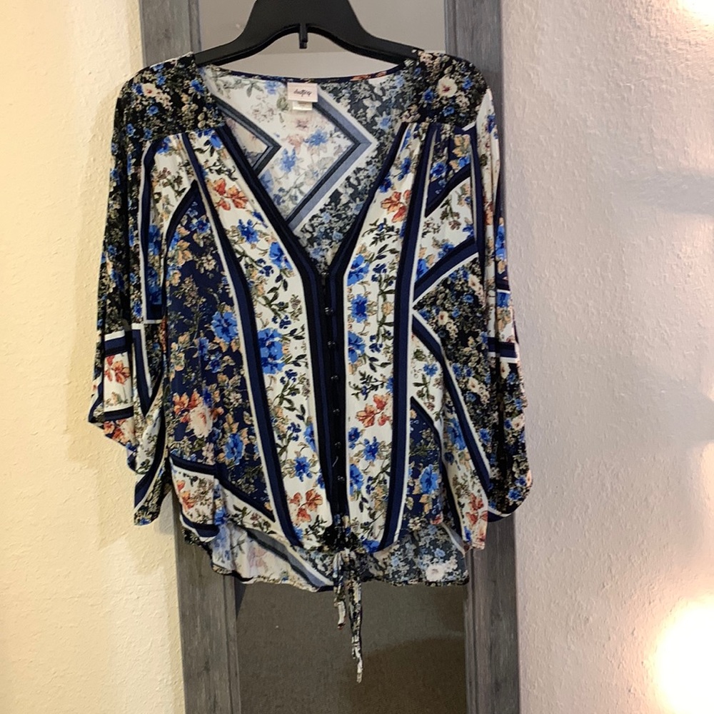 Daytrip | size large | button down floral blouse